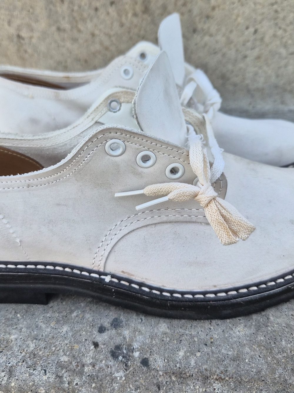 Vintaga Bata Lace-Up Shoes in Off-White Suede